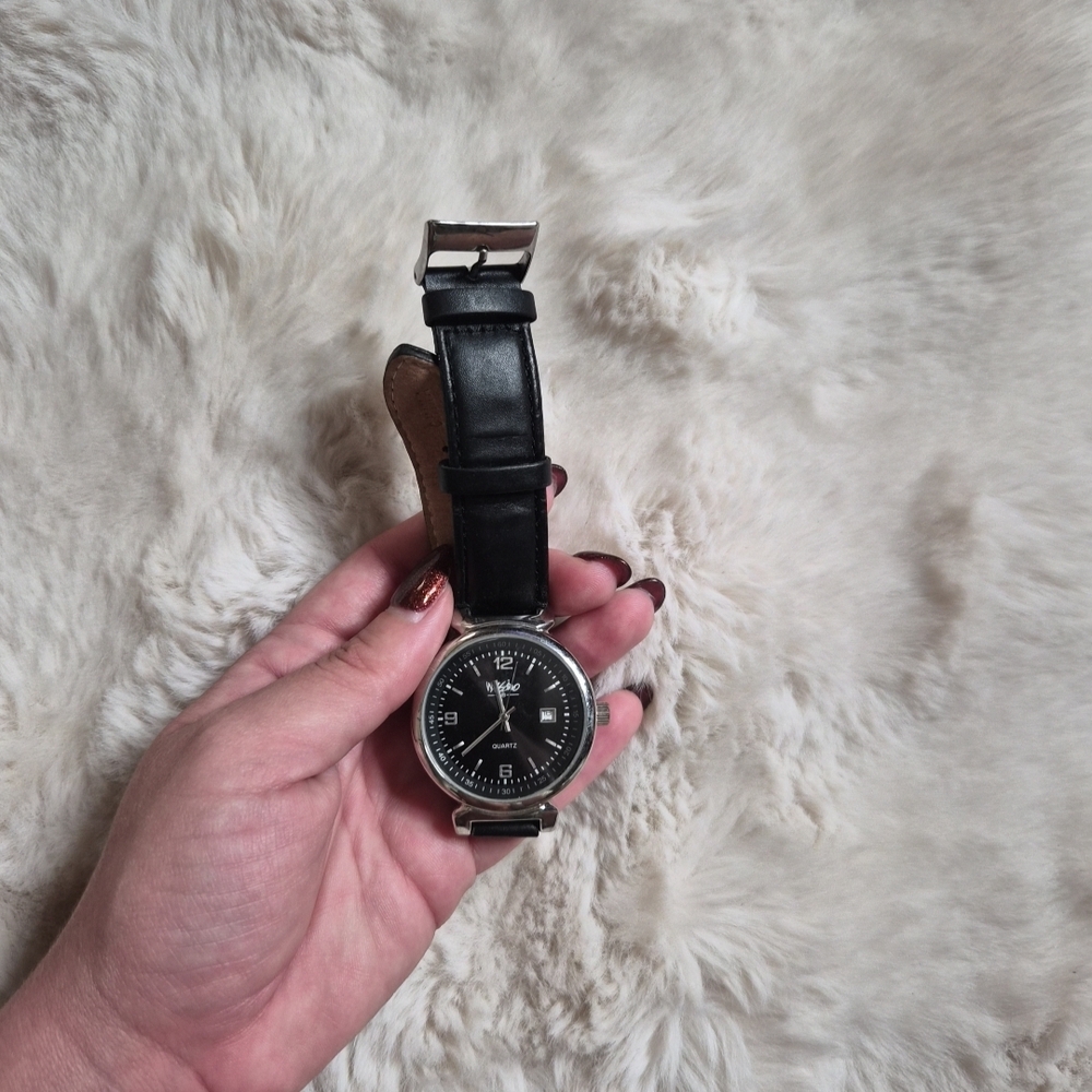 Vintage Mossimo Watch Black Leather Band Round Face Silver Tone Y2K Classic ✨️💫